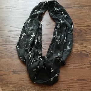 Black and white cross scarf🦋